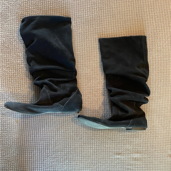 Scrunchy fall black flat boots - Picture 2 of 5